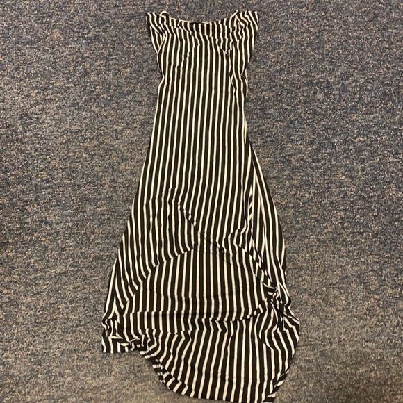 Forever 21 Dresses & Skirts - Forever 21 Black and white high low dress sz. S